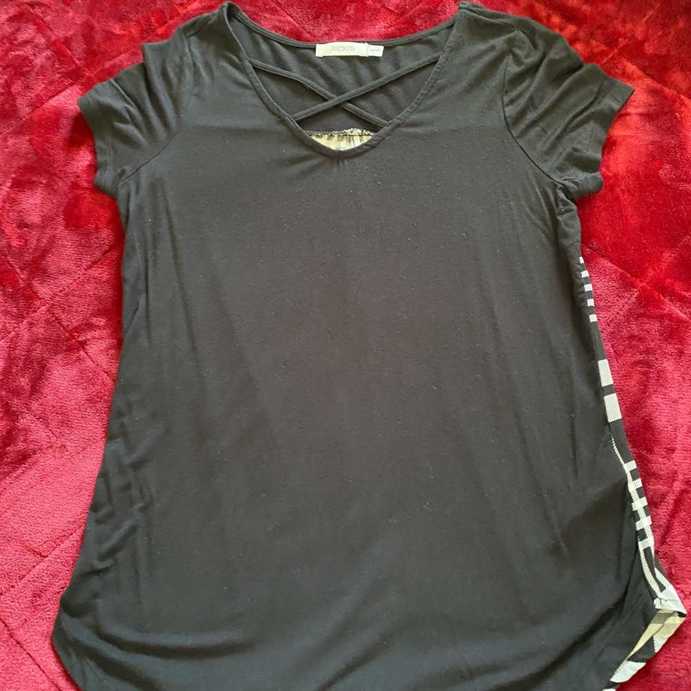 Kismet Gray Cut Out Short Sleeve Tee